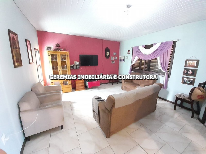 CASA MOBILIADA E COM 3 DORMITÓRIOS EM RAINHA DO MAR - XANGRI-LÁ-RS